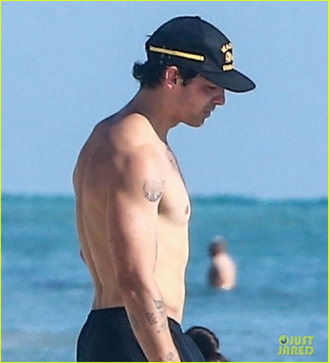 joe jonas shirtless in miami 02