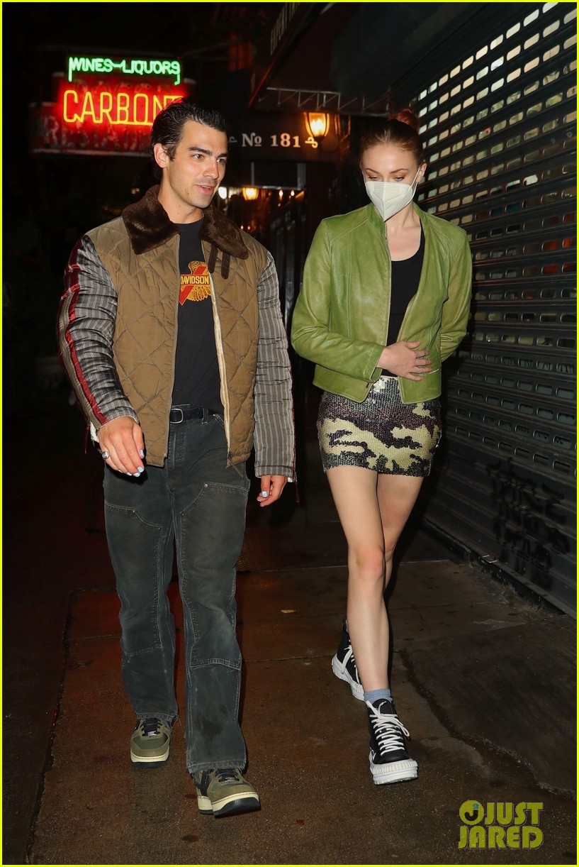joe jonas sophie turner dinner movie date 03