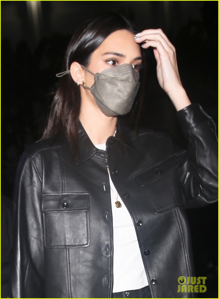 kendall jenner hailey justin bieber lakers game 00