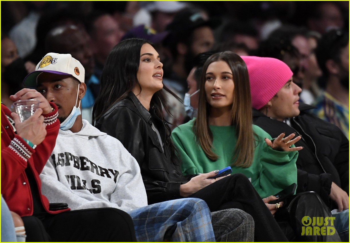kendall jenner hailey justin bieber lakers game 02