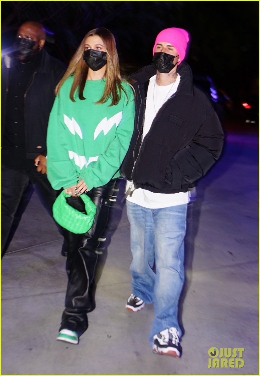 kendall jenner hailey justin bieber lakers game 03