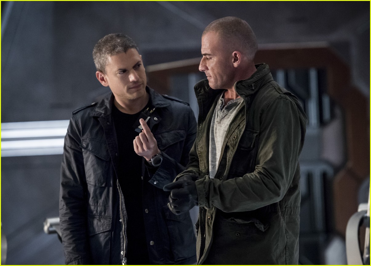 this actor is returning to dc legends of tomorrow for 100th episode 02