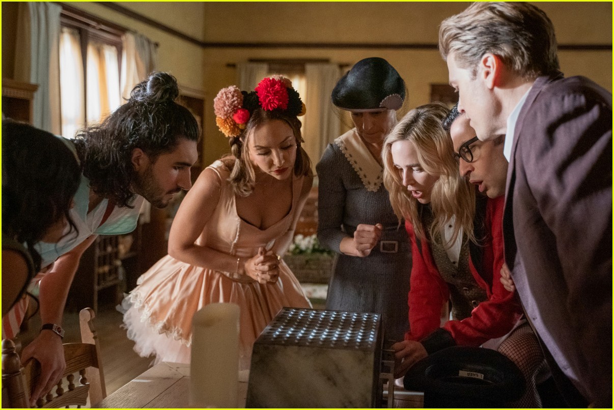 dcs legends of tomorrow kicks off season seven tonight 08