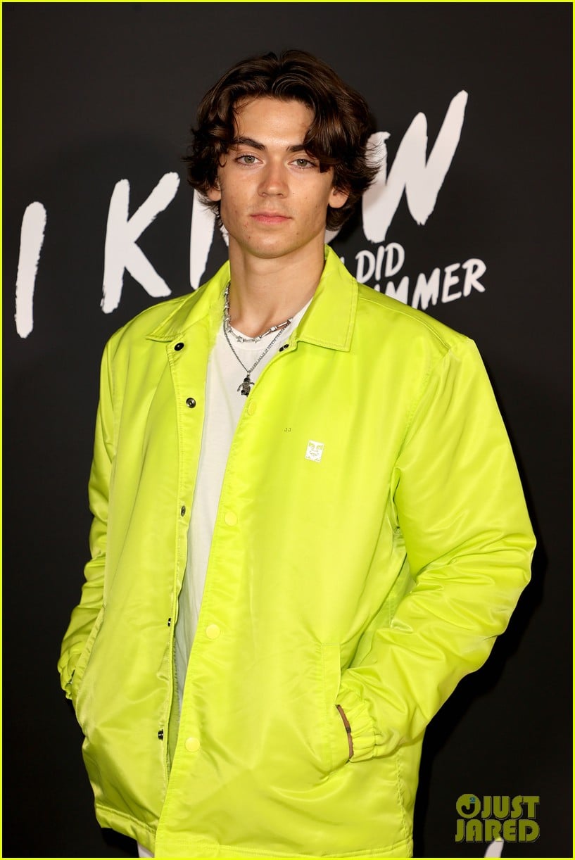 Full Sized Photo of madison iseman hugs ashley moore at i know what you