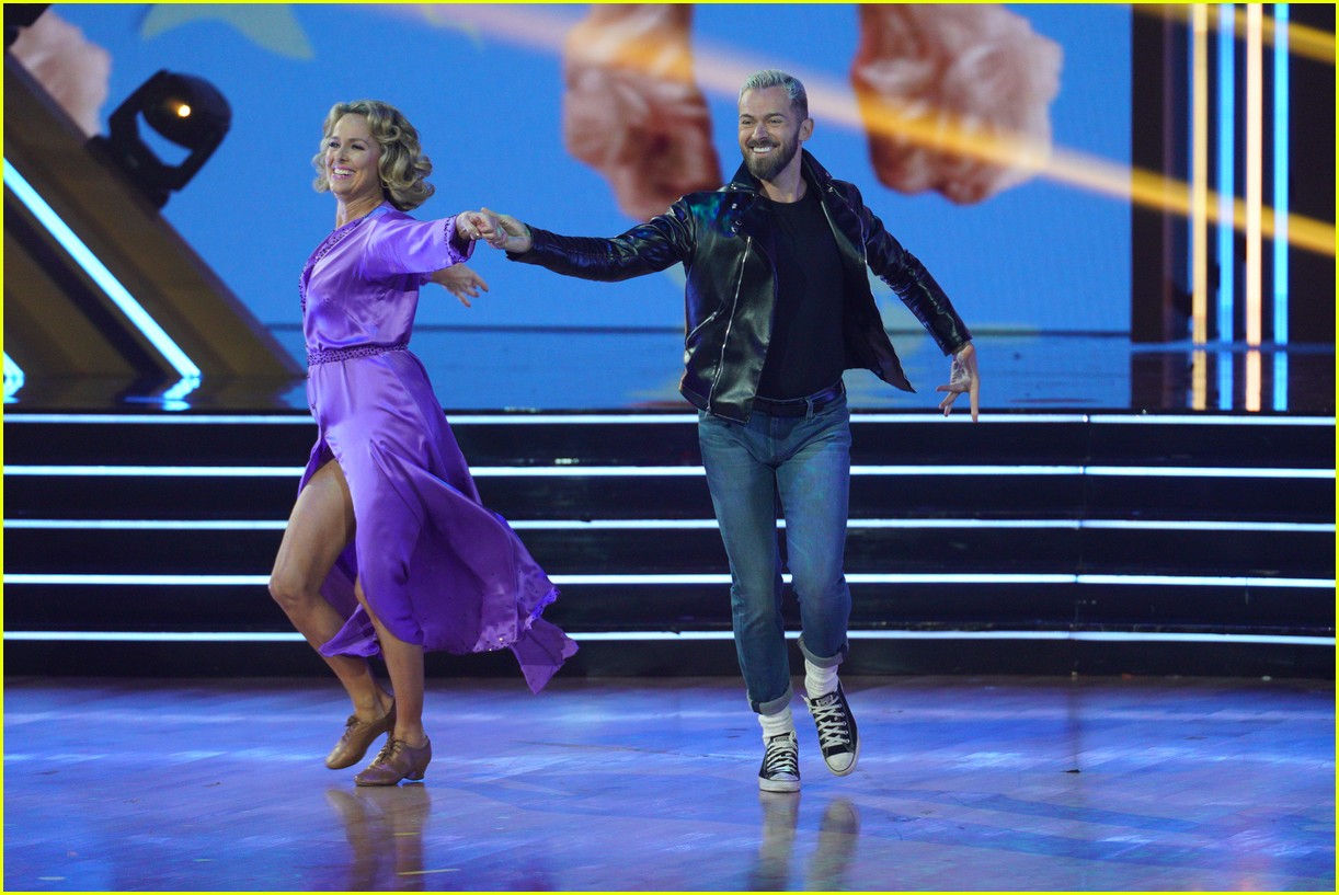 melora hardin gets in the slumber party mood for dancing with the stars 10
