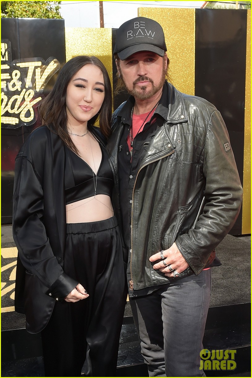 noah cyrus shares emotional tiktok about dad 02