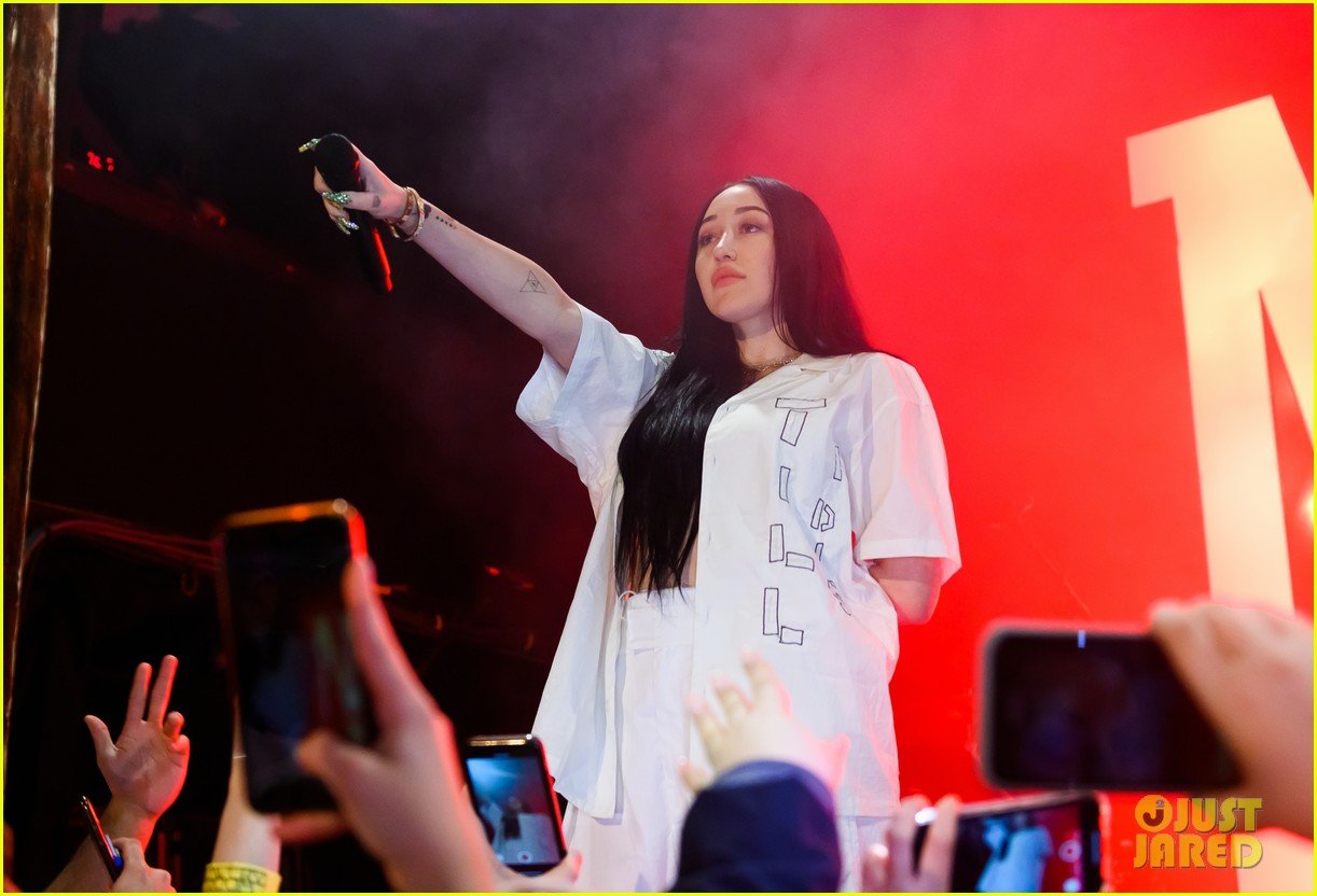 noah cyrus shares emotional tiktok about dad 03