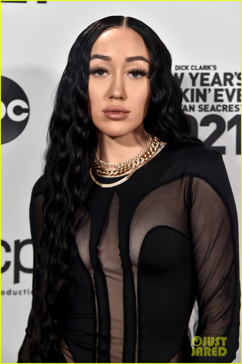 noah cyrus shares emotional tiktok about dad 05