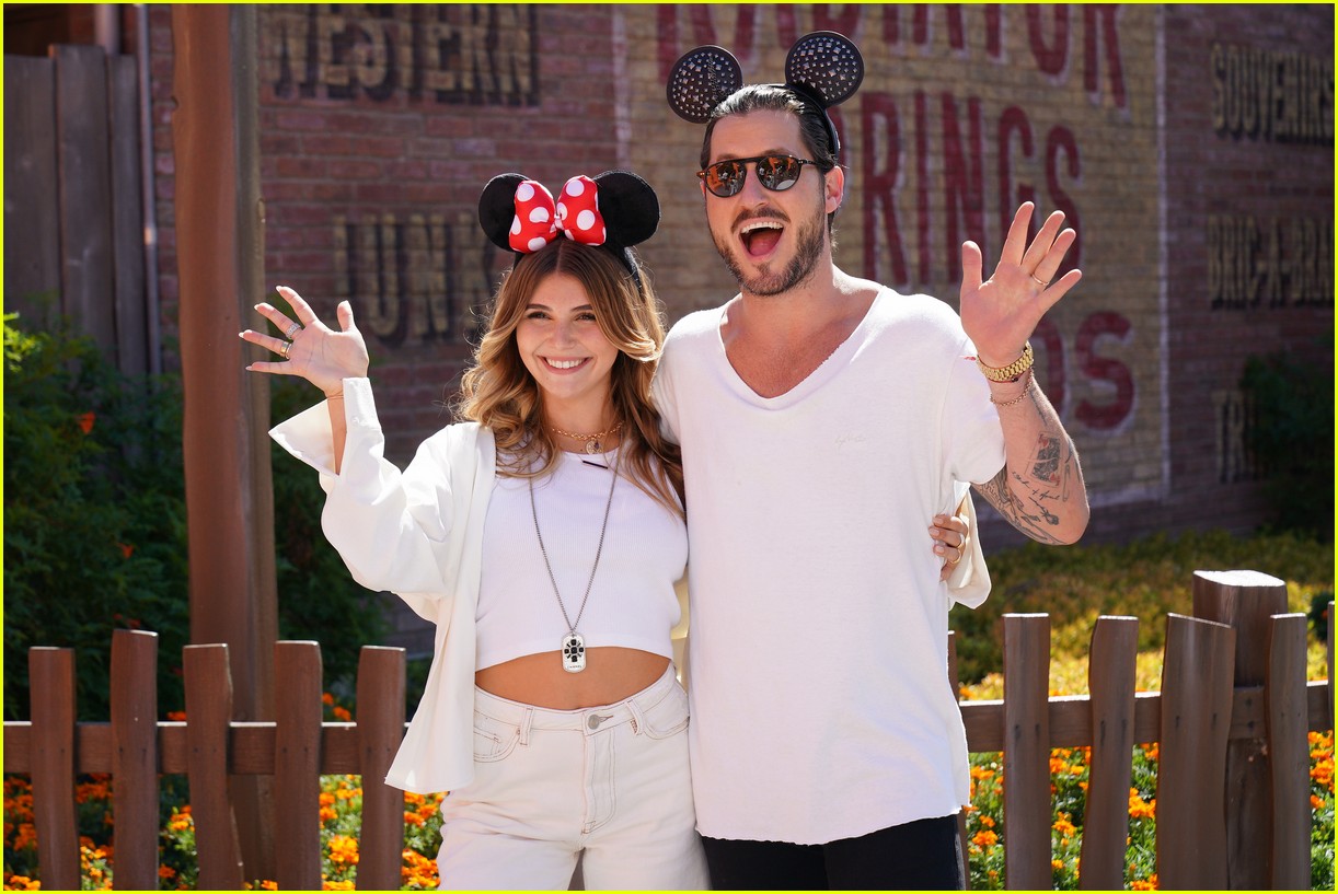 olivia jade val chmerkovskiy have fun at disneyland before dwts disney night 07