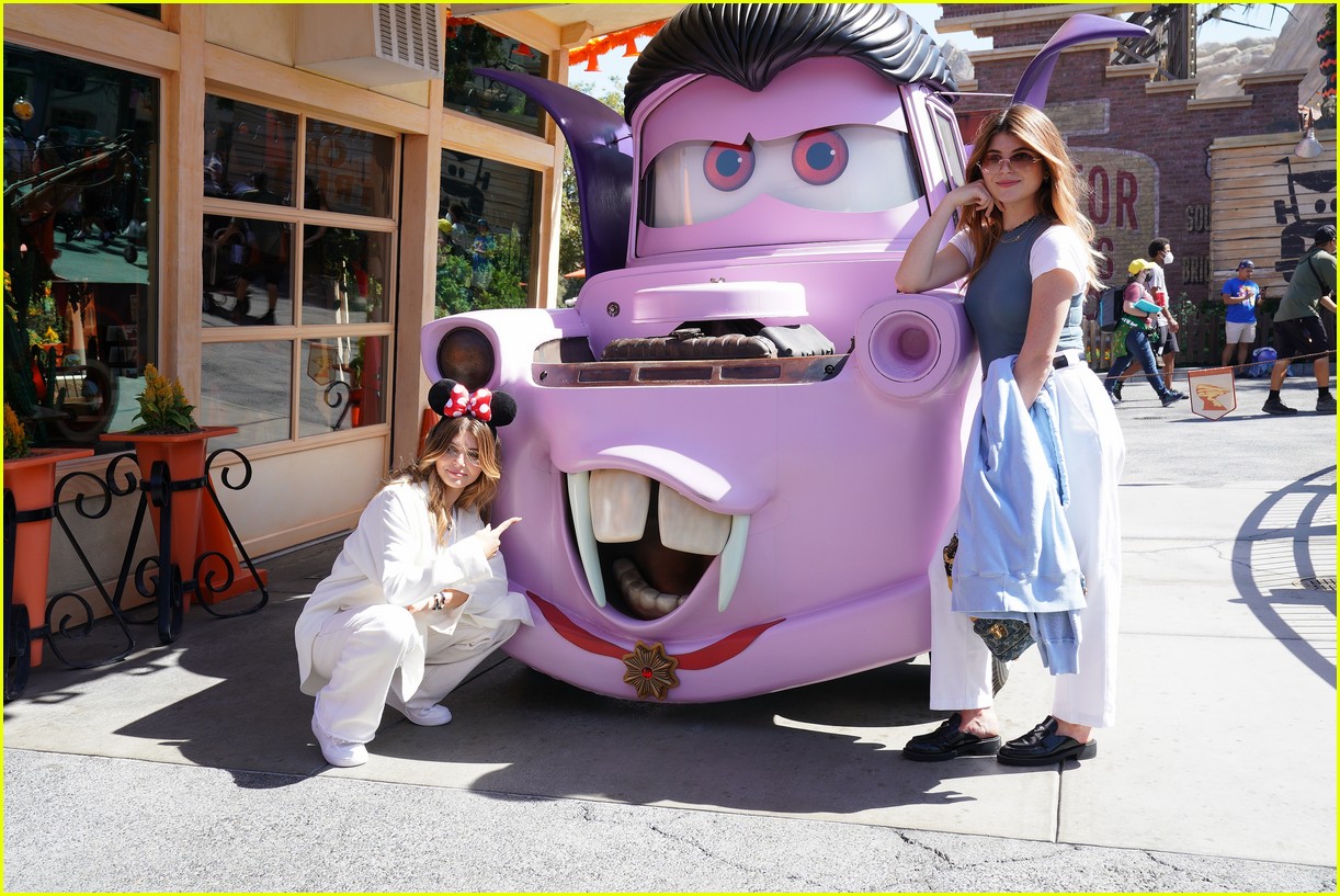 olivia jade val chmerkovskiy have fun at disneyland before dwts disney night 12