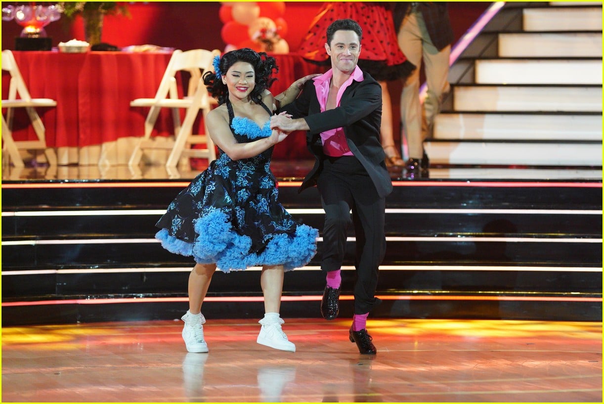 suni lee sasha farber do the hand jive on dwts 05