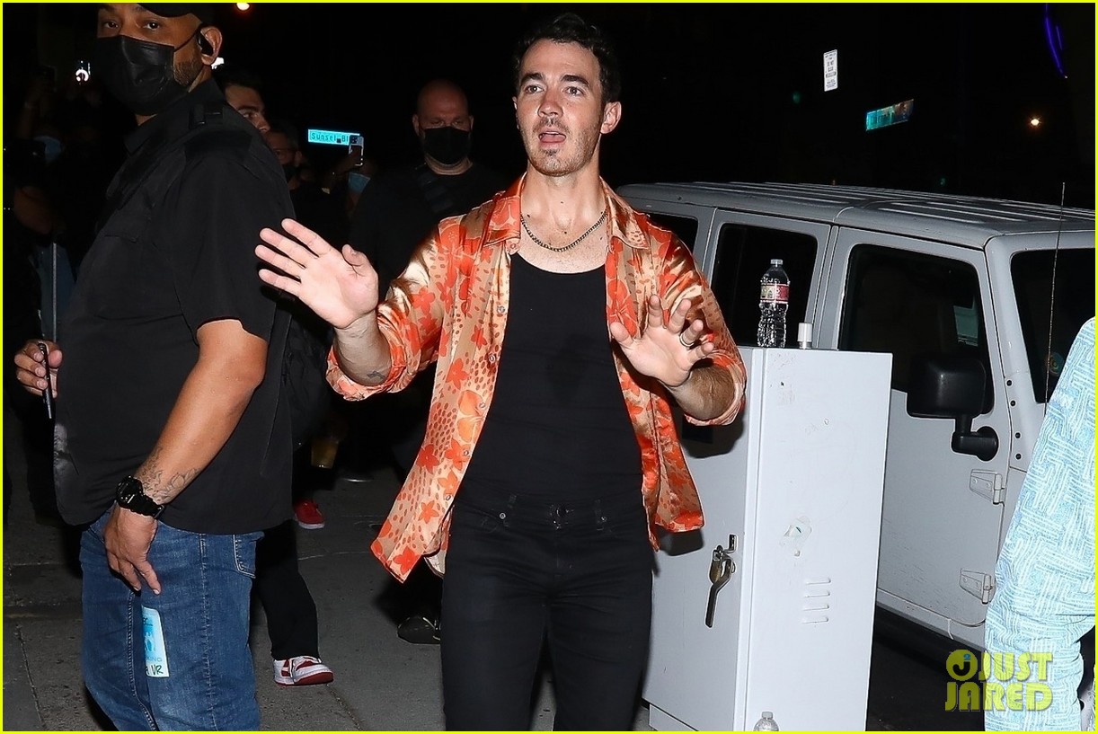 the jonas brothers leave concert viper room 03