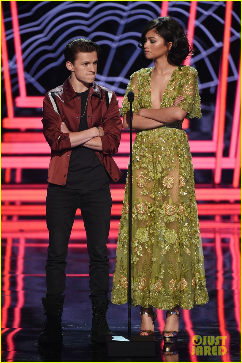 tom holland got zendaya obsessed with this reality show 01