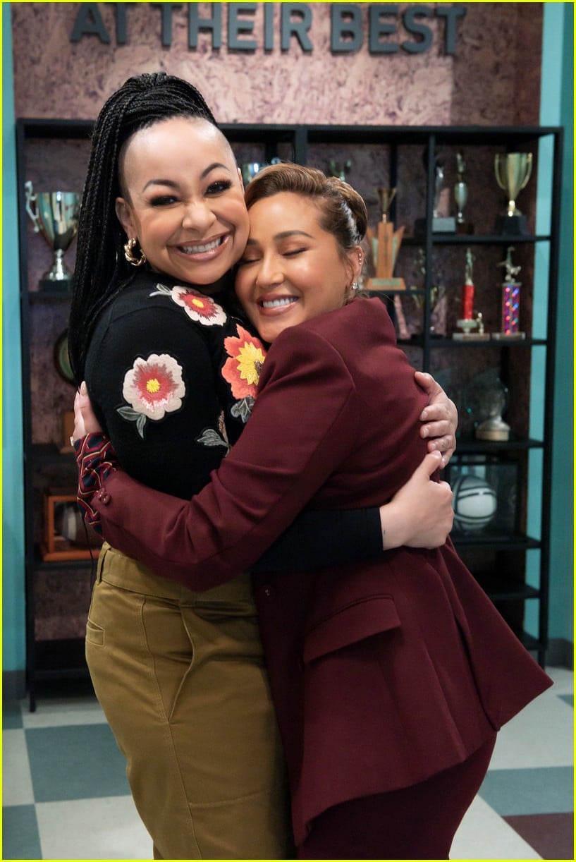 raven symone adrienne houghton to reunite on ravens home season five 01