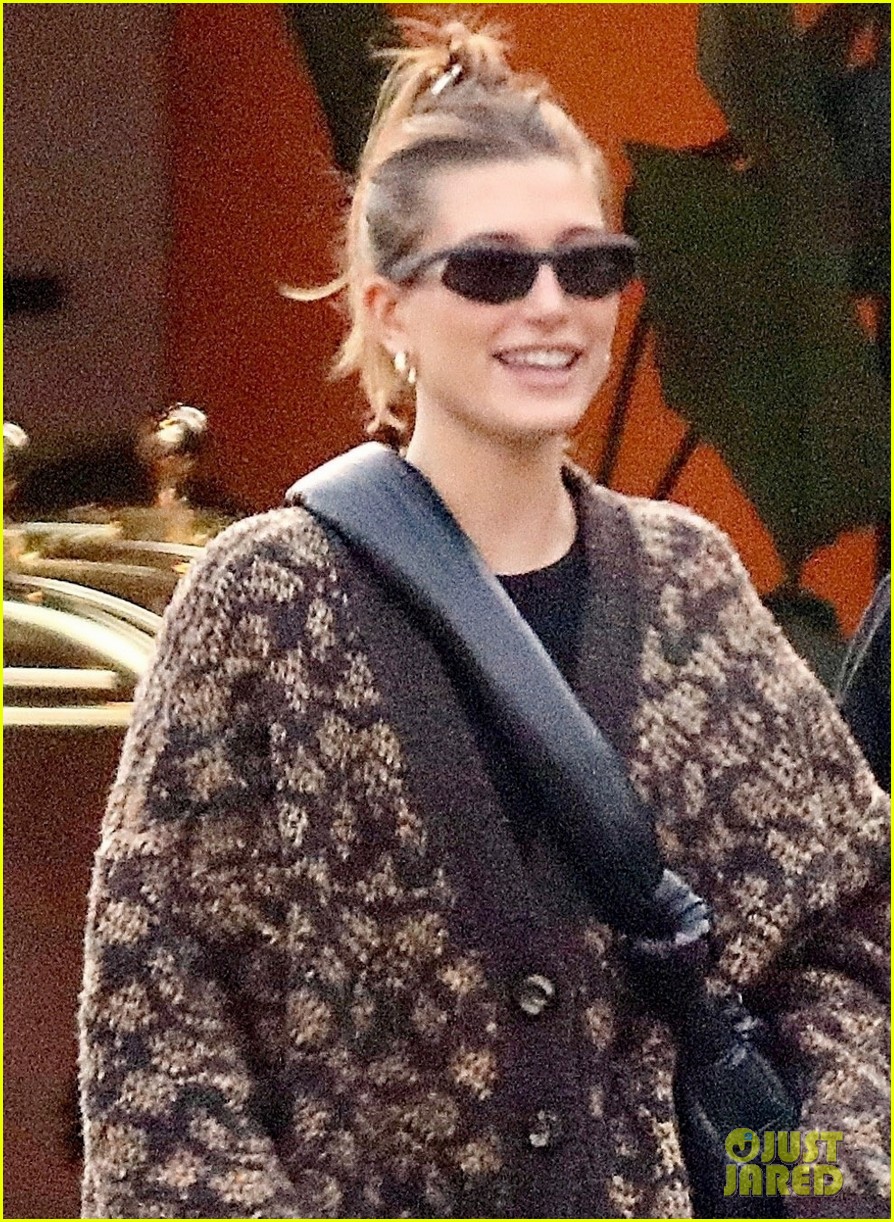 hailey justin bieber grab an early dinner in beverly hills 02