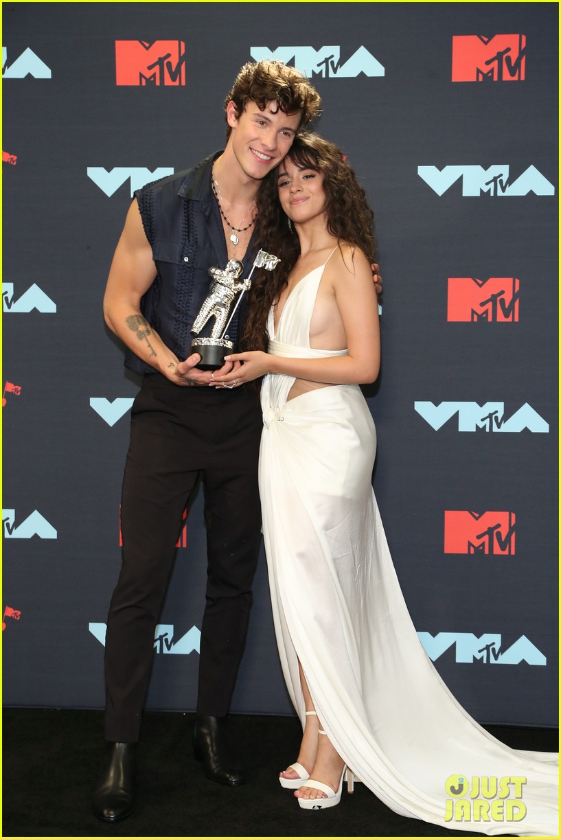shawn mendes camila cabello have split up 15