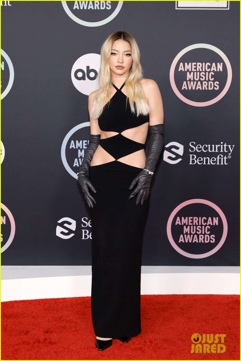 madelyn cline cut out dress leather gloves for amas 02