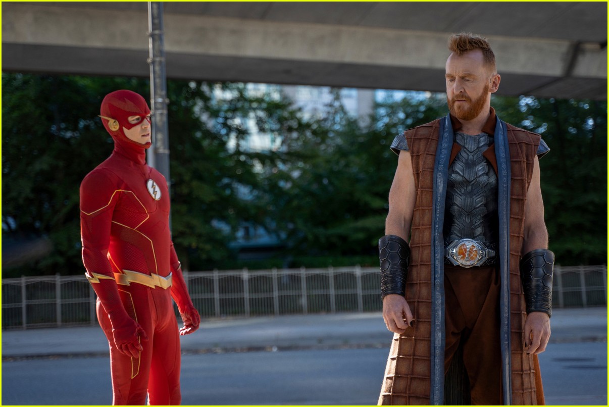 cress williams reprises black lightning on the flash armageddon part two 14