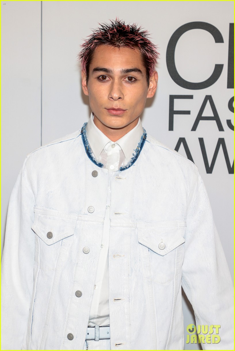 Dove Cameron & Rachel Zegler Snap Selfies at CFDA Fashion Awards 2021