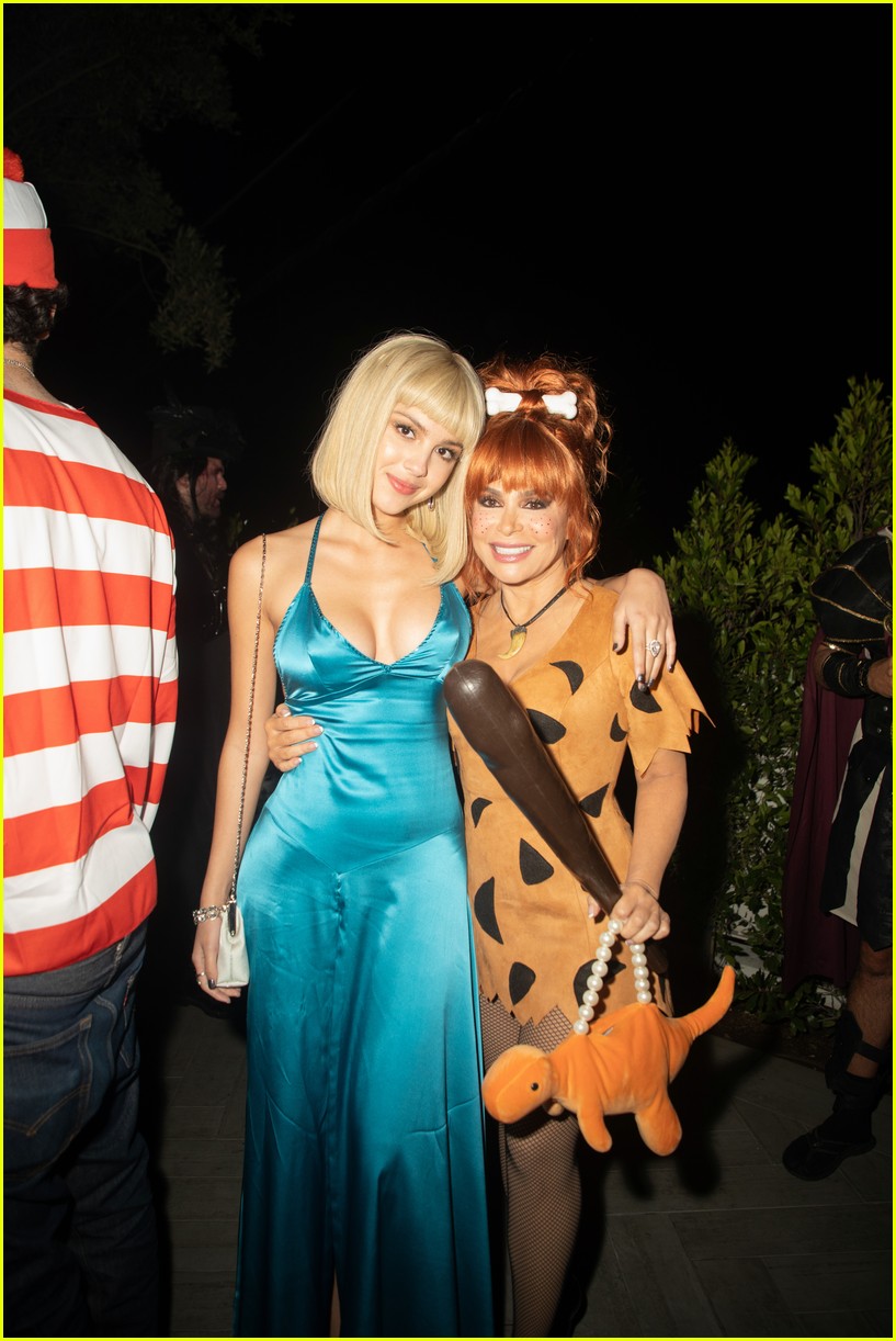 dove cameron riverdale ladies more attend star studded halloween bash 14