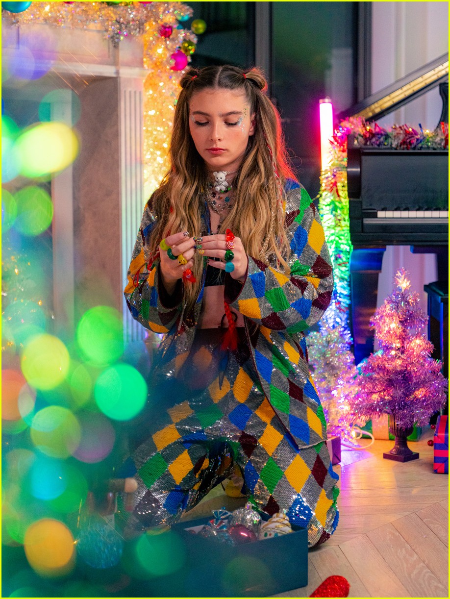 grace gaustad debuts new christmas cover 05
