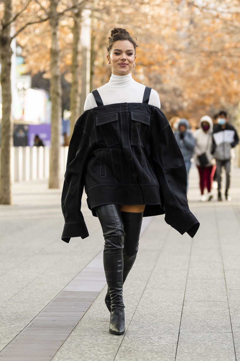 hailee steinfeld oversized looks fallon appearance 03