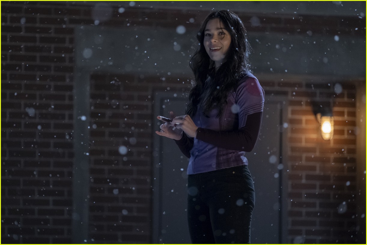 hailee steinfeld was marvels first choice to play kate bishop in hawkeye 03.