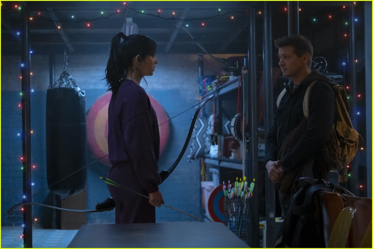 hailee steinfeld wishes she had a character like kate bishop growing up 04.
