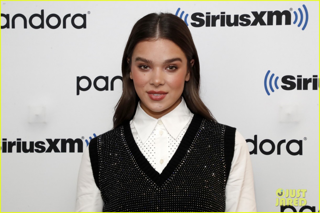 hailee steinfeld talks kate bishop siriusxm pics 03