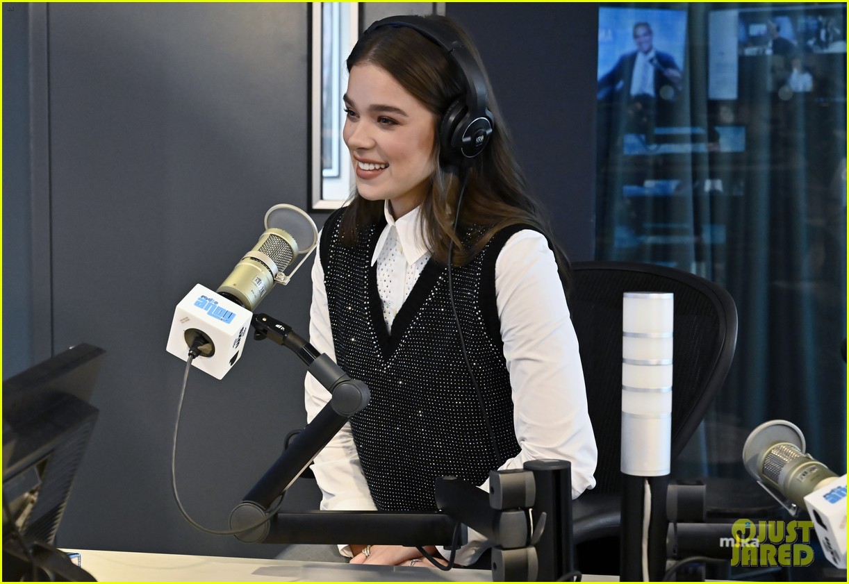 hailee steinfeld talks kate bishop siriusxm pics 05