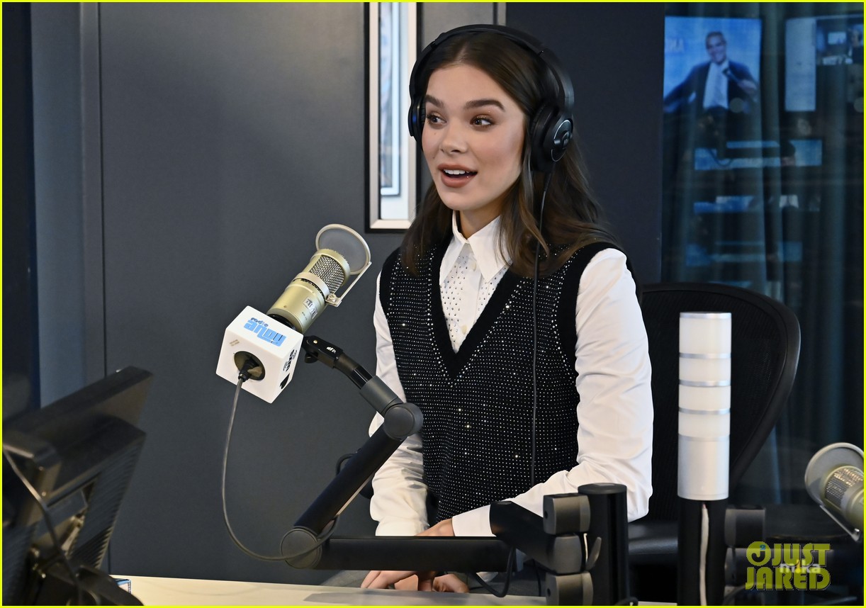 hailee steinfeld talks kate bishop siriusxm pics 14