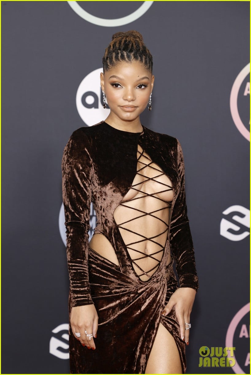 halle bailey cutout dress amas 05
