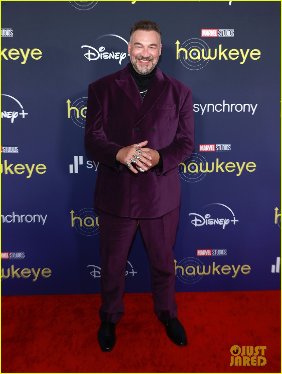 hailee steinfeld alaqua cox more attend hawkeye los angeles premiere 08