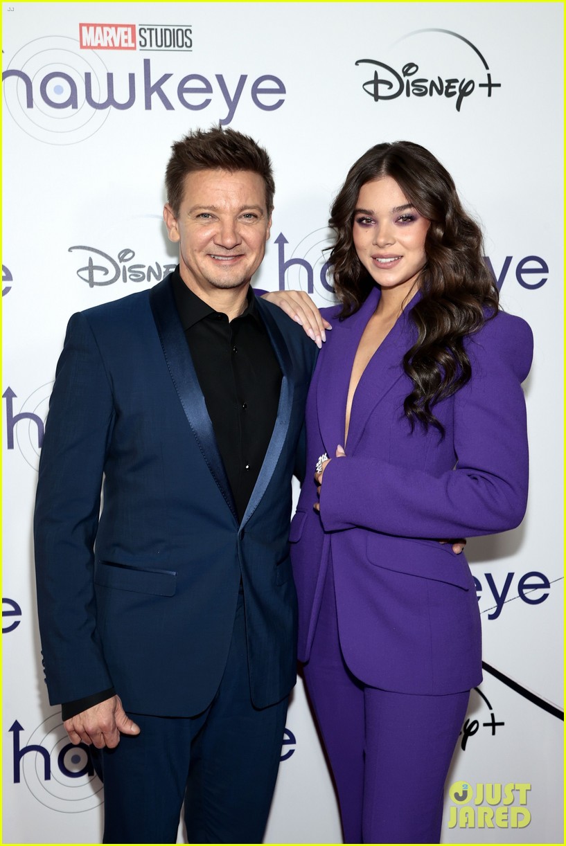 hailee steinfeld jeremy renner hawkeye nyc special screening 58