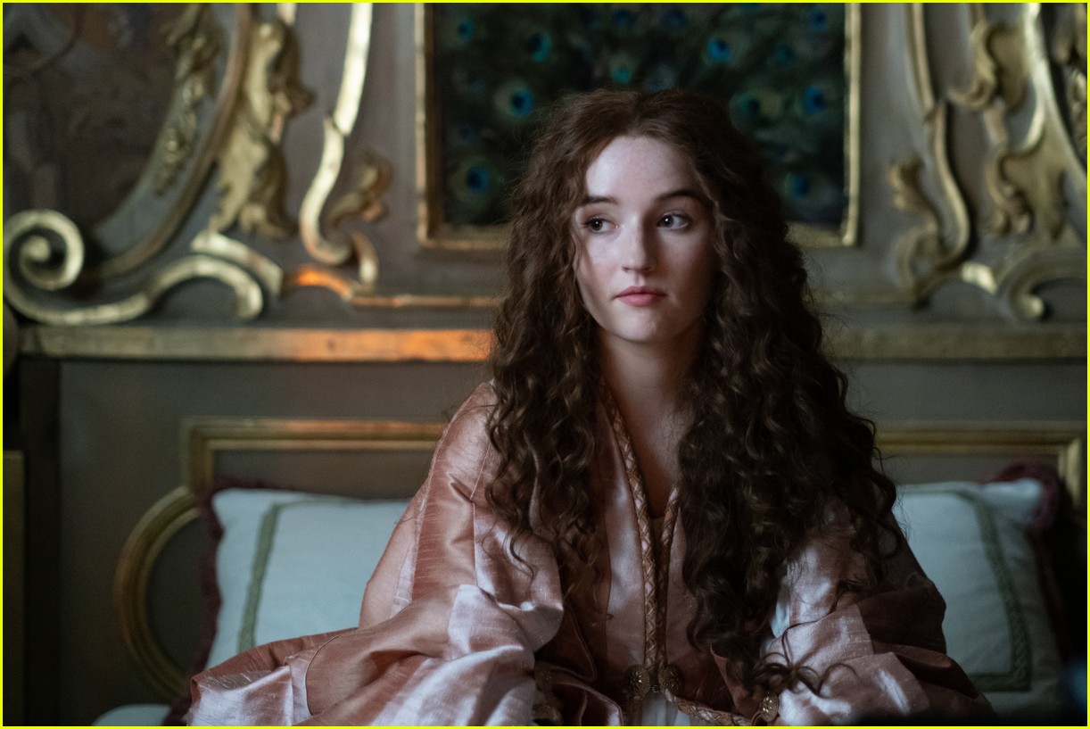 joey king kaitlyn dever first looks 03.