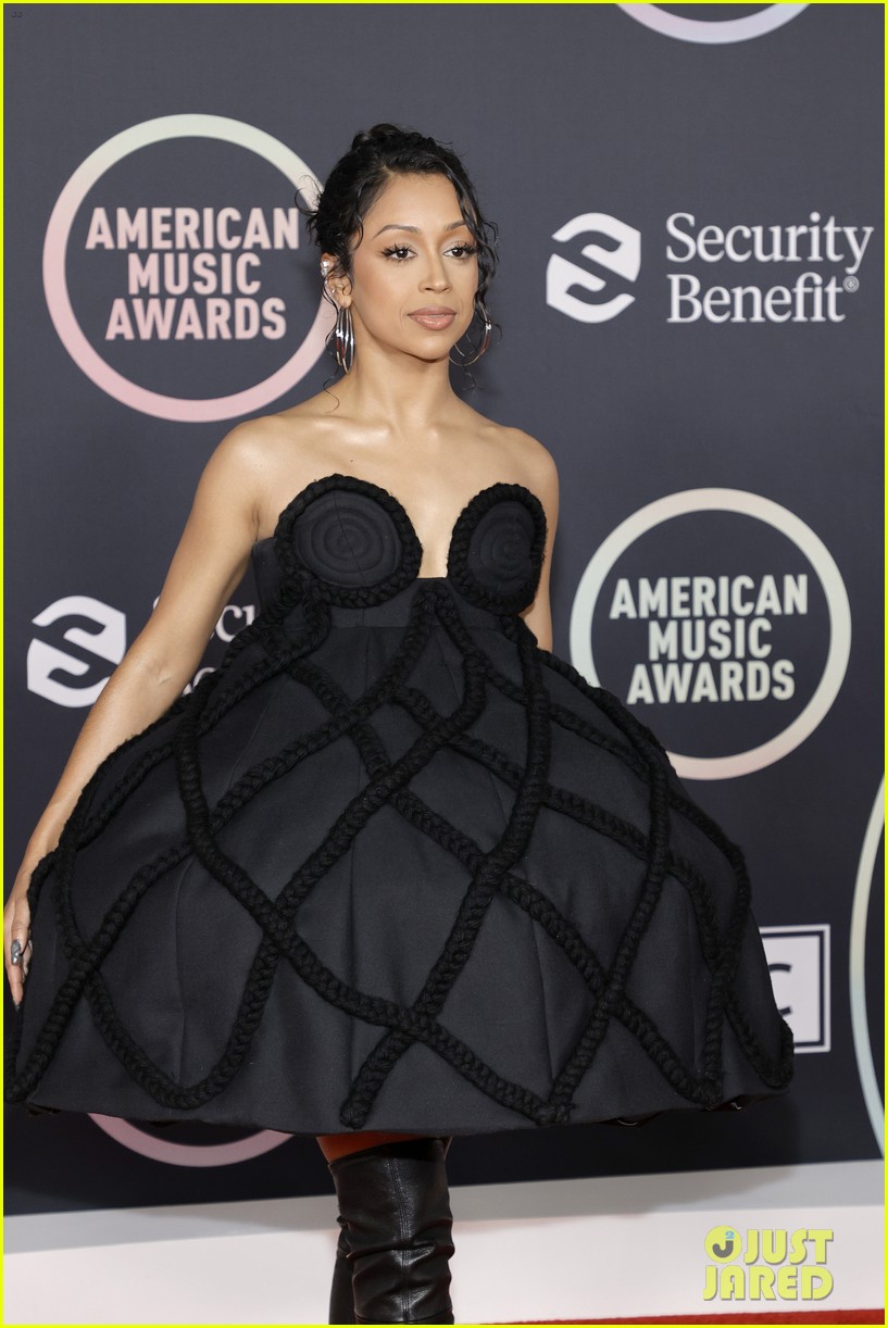 Jojo Siwa Stuns In An Elegant Black Gown At American Music Awards 2021 Photo 1330677 Photo 0934