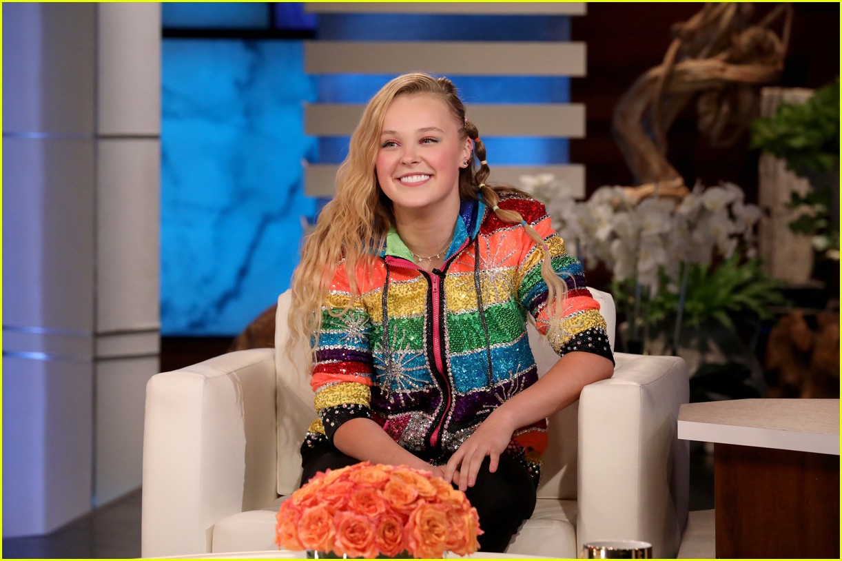 Jojo Siwa Reacts To Being Called A Gay Icon On Ellen Show It Feels Amazing Photo 1328836 