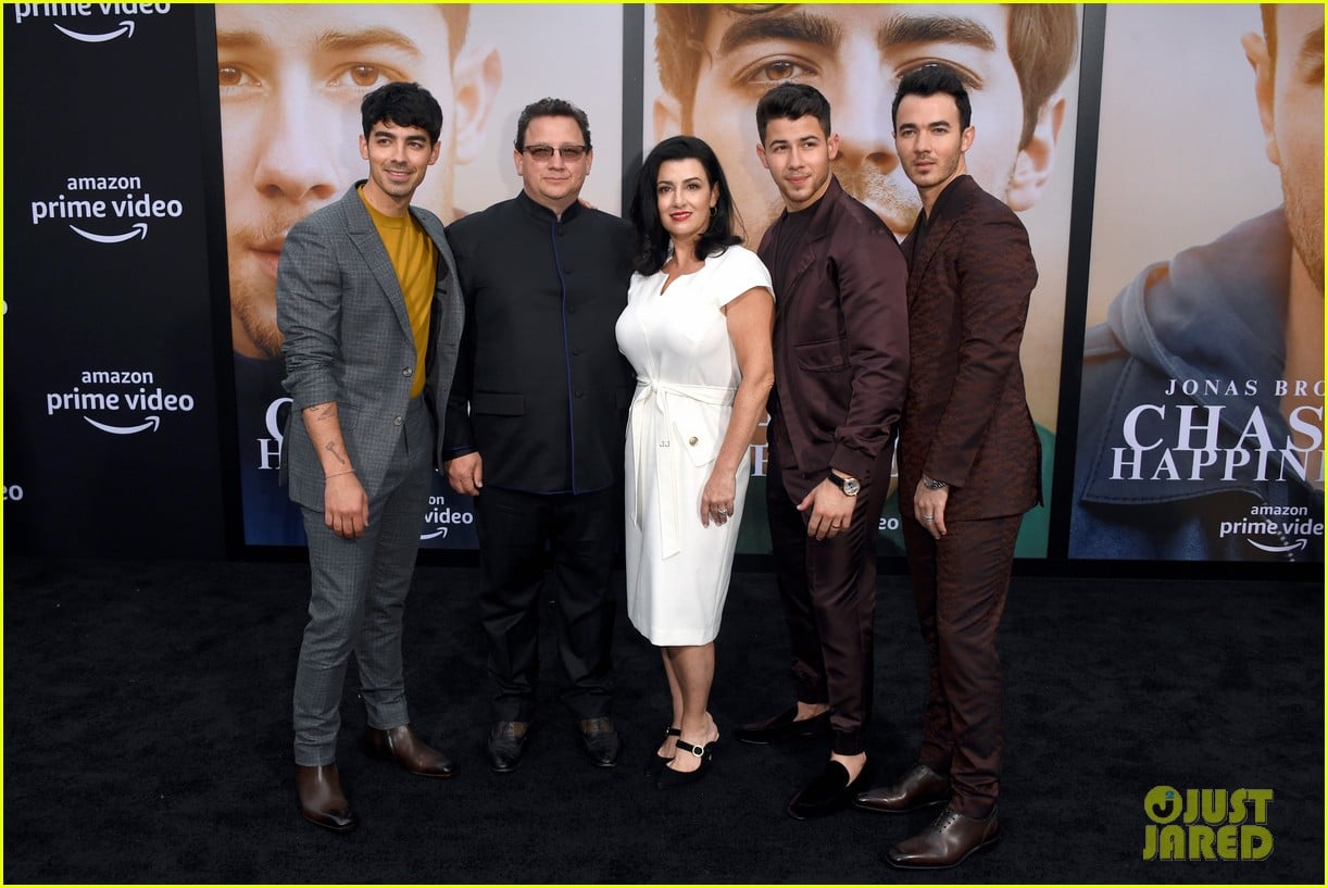 jonas brothers family restaurant nellies southern kitchen to open in vegas 02