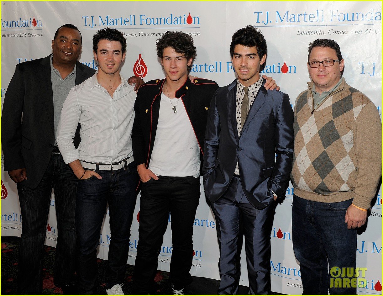 jonas brothers family restaurant nellies southern kitchen to open in vegas 03