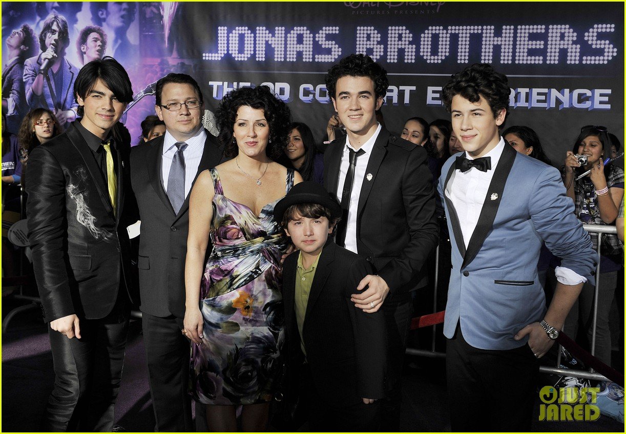 jonas brothers family restaurant nellies southern kitchen to open in vegas 05