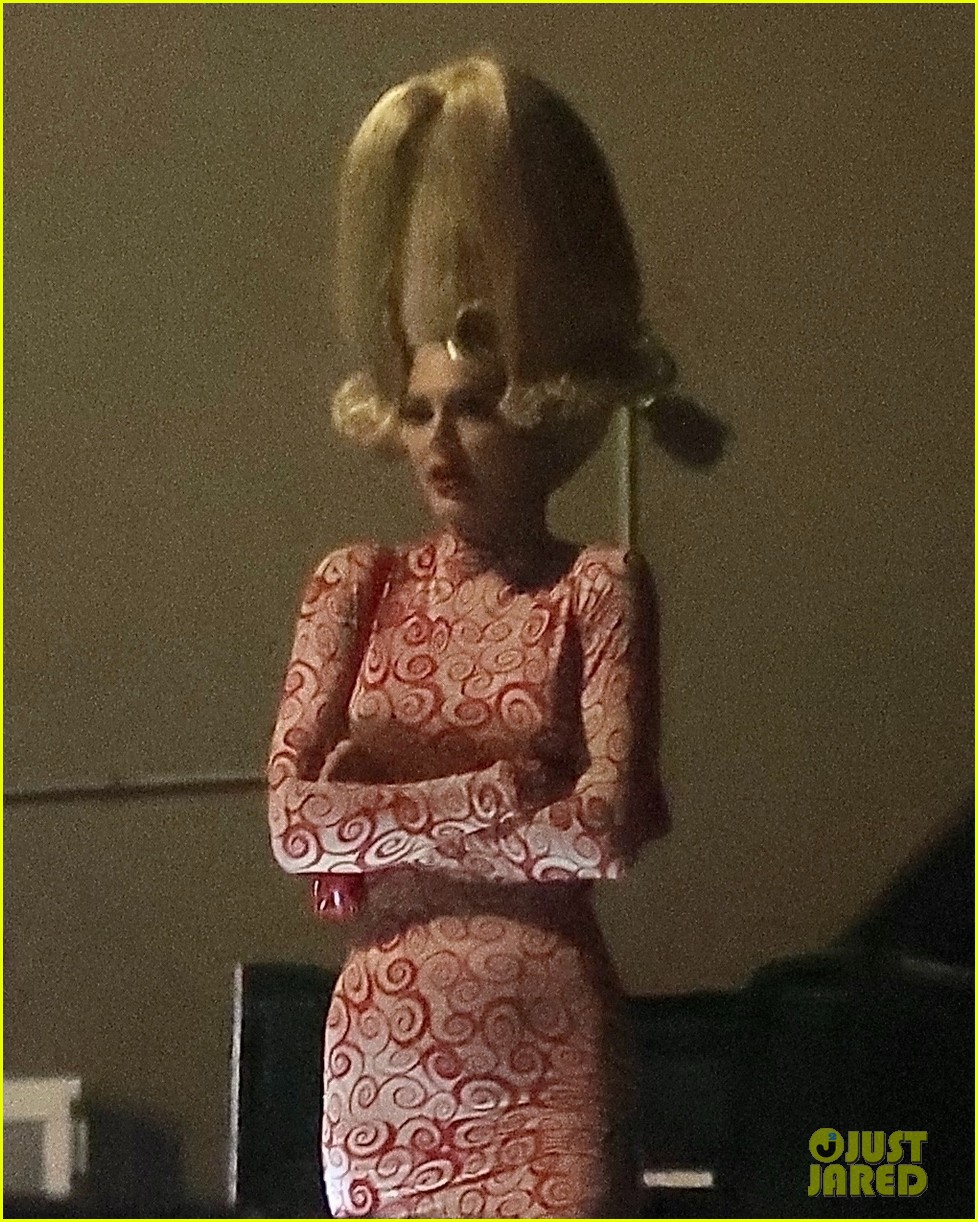 kendall jenner dresses up as martian girl from mars attacks for halloween 01
