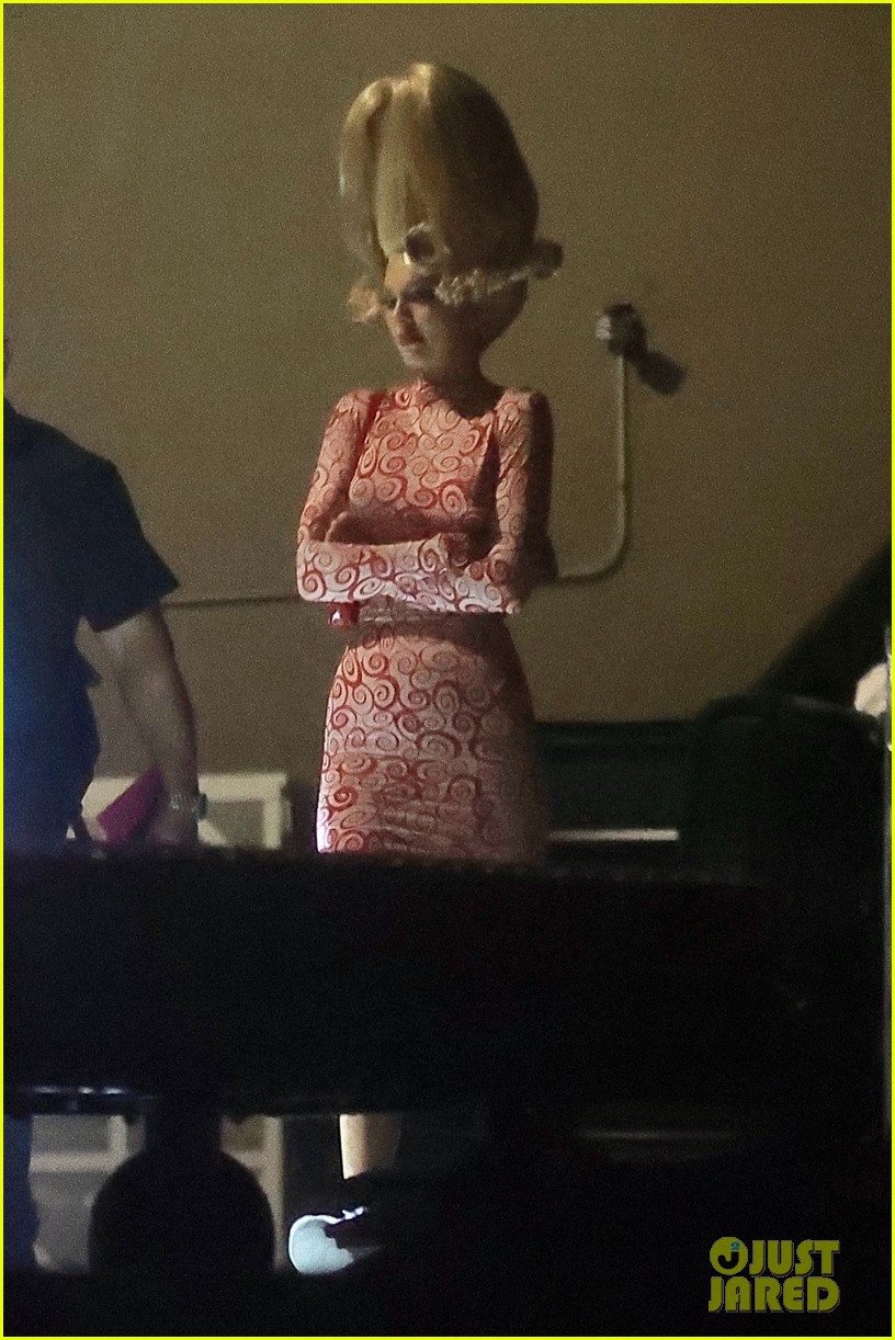 kendall jenner dresses up as martian girl from mars attacks for halloween 03