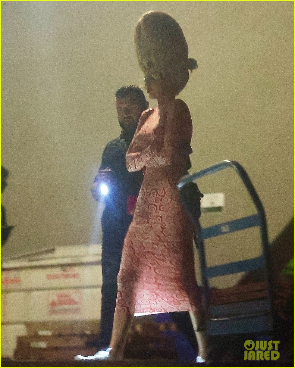 kendall jenner dresses up as martian girl from mars attacks for halloween 04