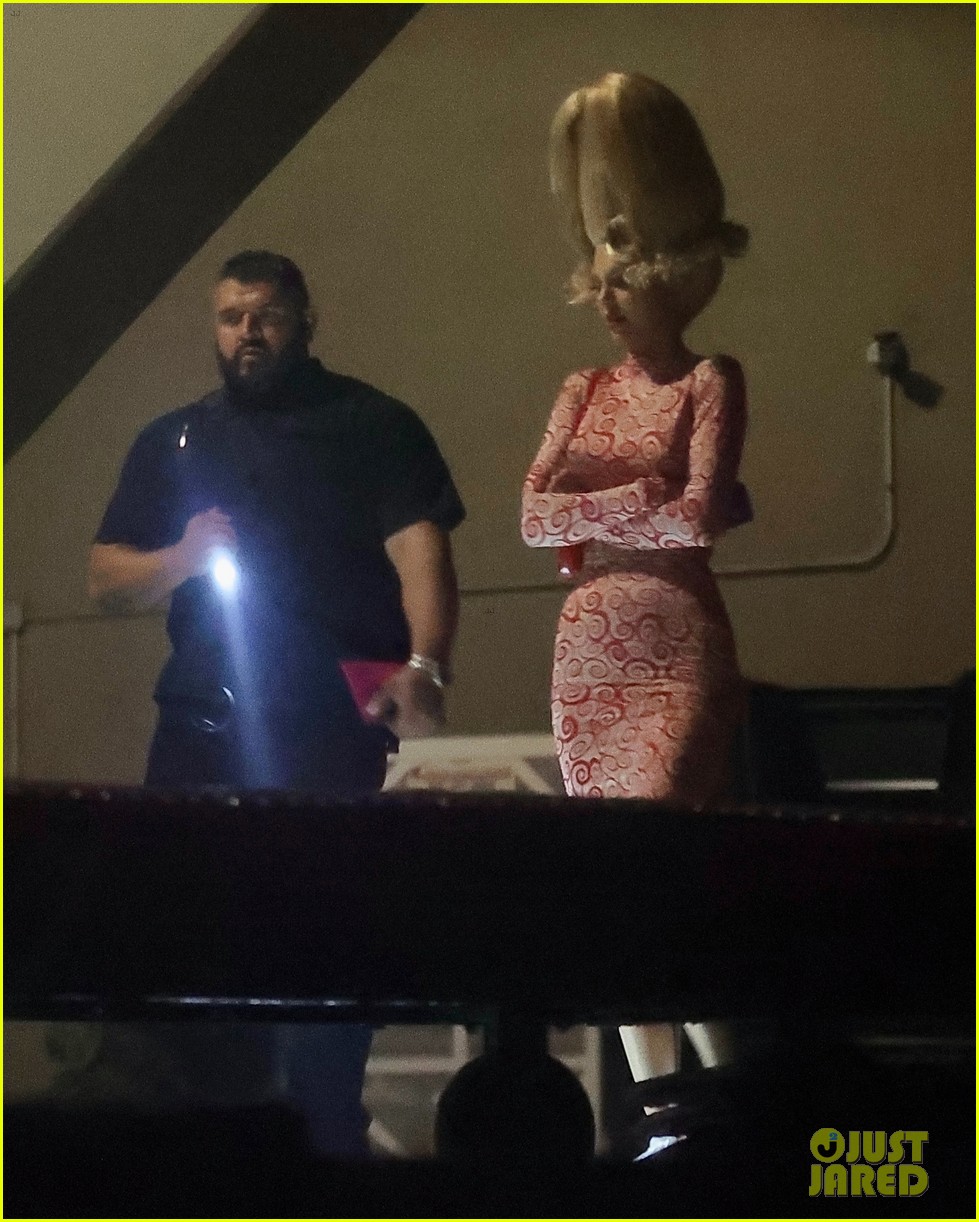 kendall jenner dresses up as martian girl from mars attacks for halloween 21