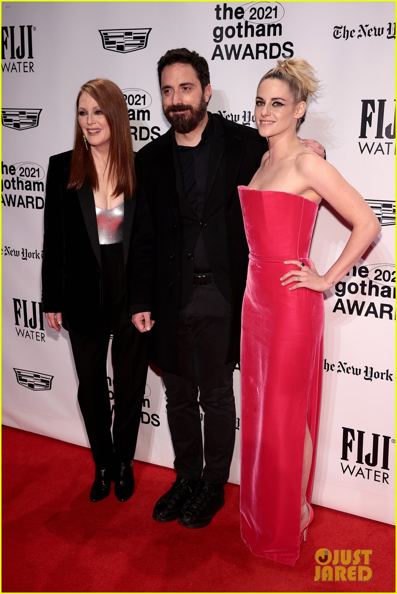 kristen stewart gets honored at gotham awards 2021 05