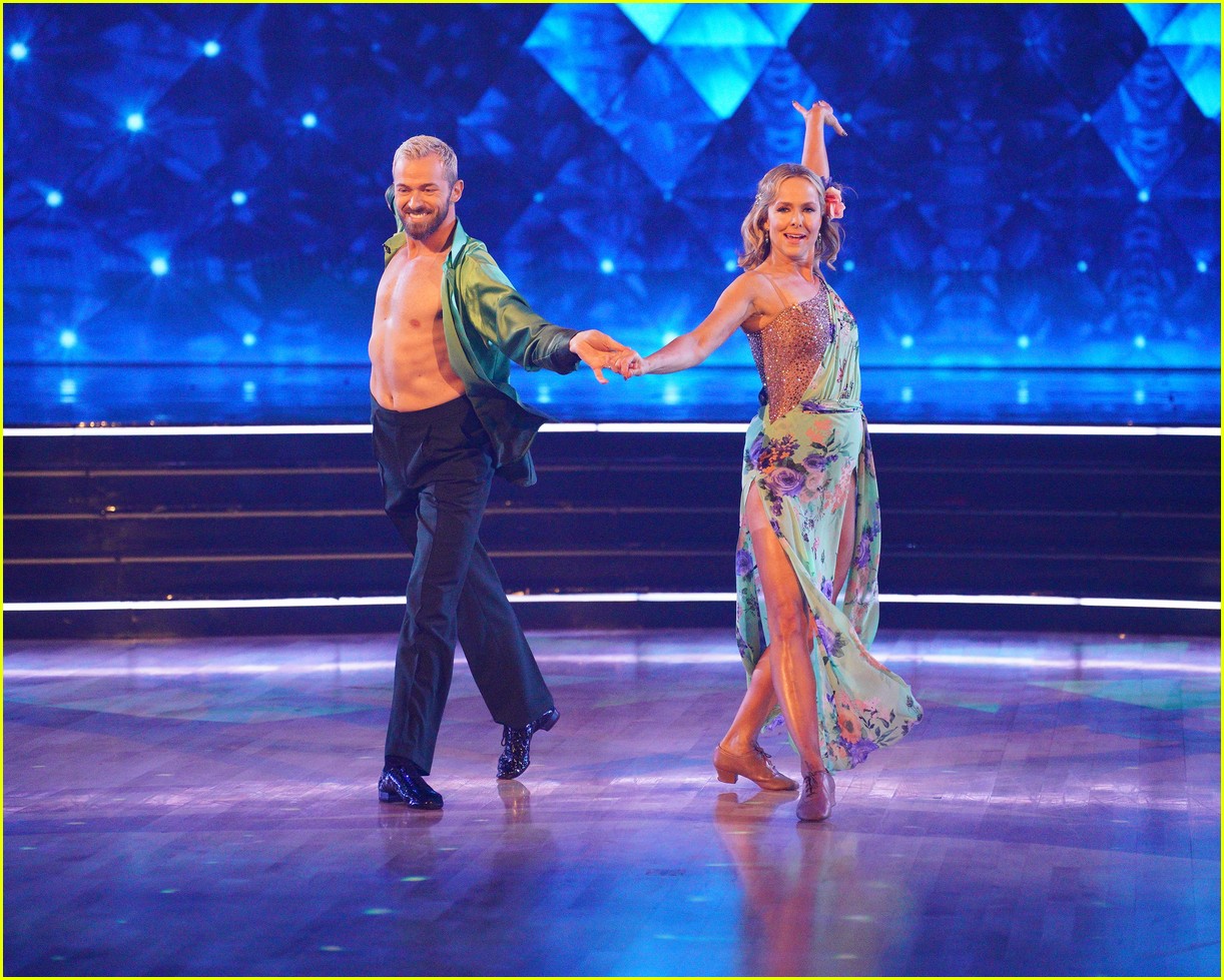 'Dancing With The Stars' Semi-Finals: Watch Melora Hardin's 2 Dances ...