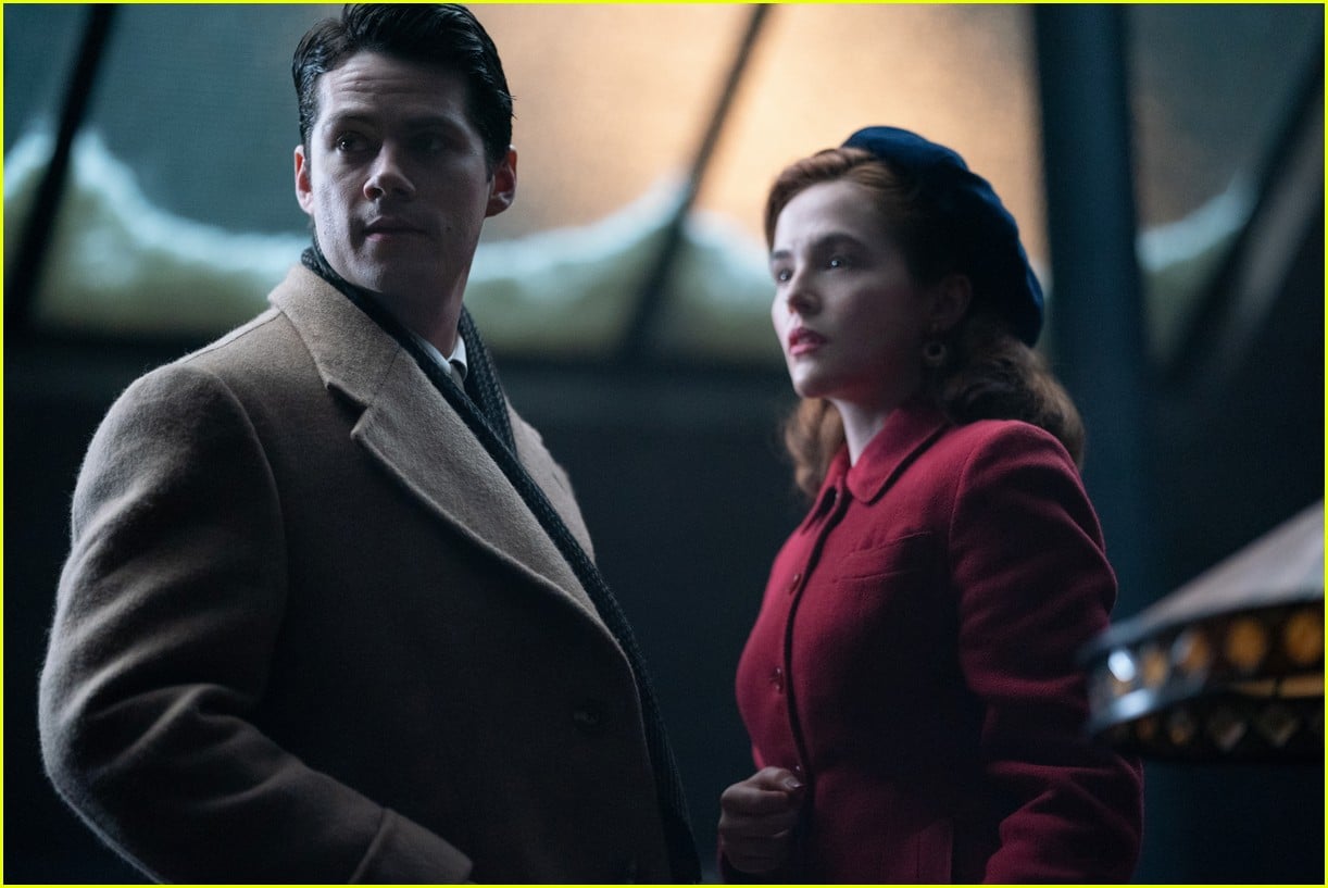 Full Sized Photo of dylan obrien zoey deutch kiss in the outfit trailer