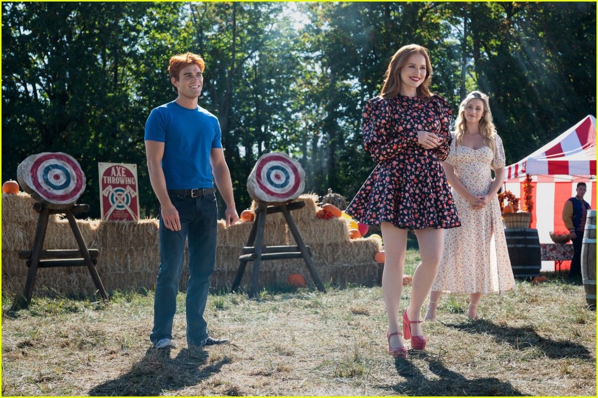riverdale kicks off season six turns into rivervale 10