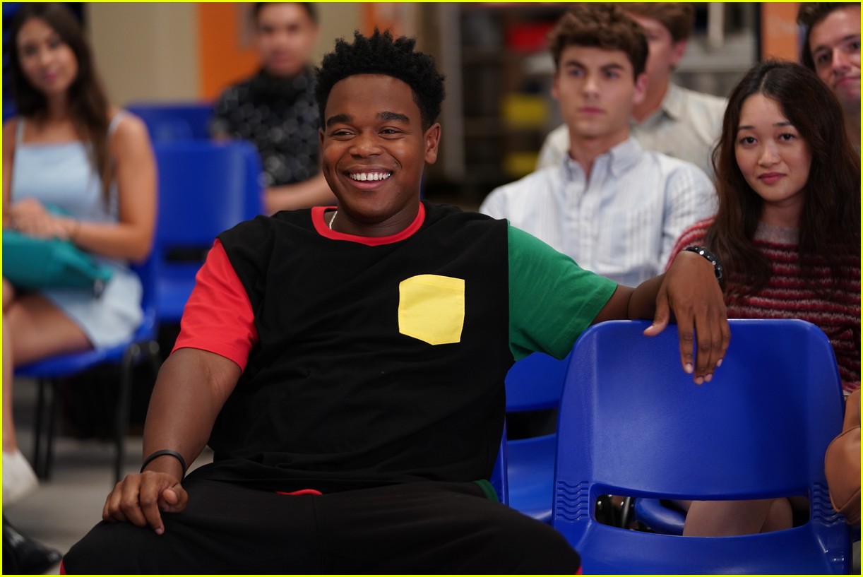 peacock teases saved by the bell season two with new trailer 04