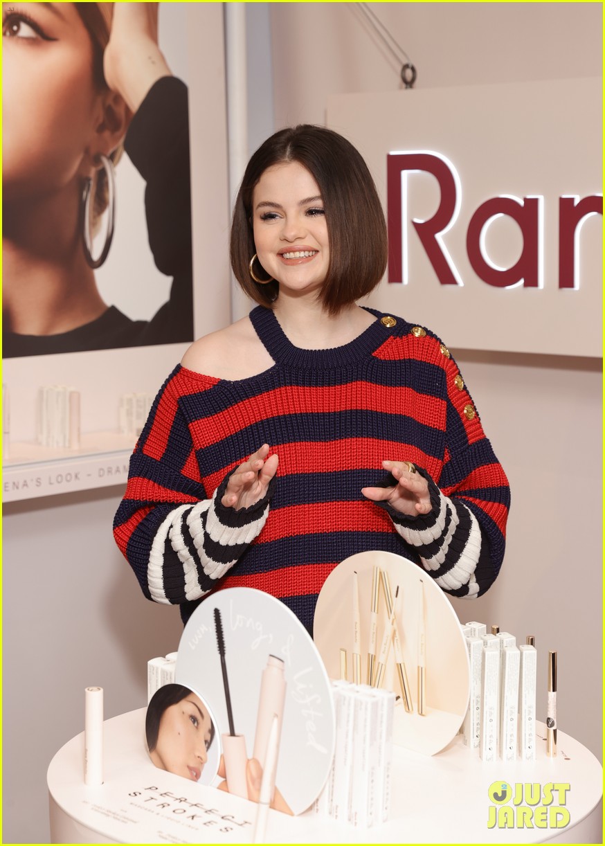 selena gomez visits rare beauty at sephora times square 01